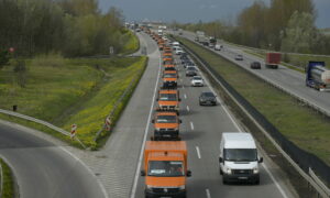 Konvojos vonulást tartottak munkavégzés közben elgázolt kö