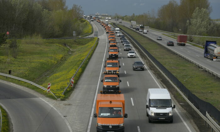 Mészárosék cége és a Mercarius megosztva szervizelheti a közútkezelő több száz autóját