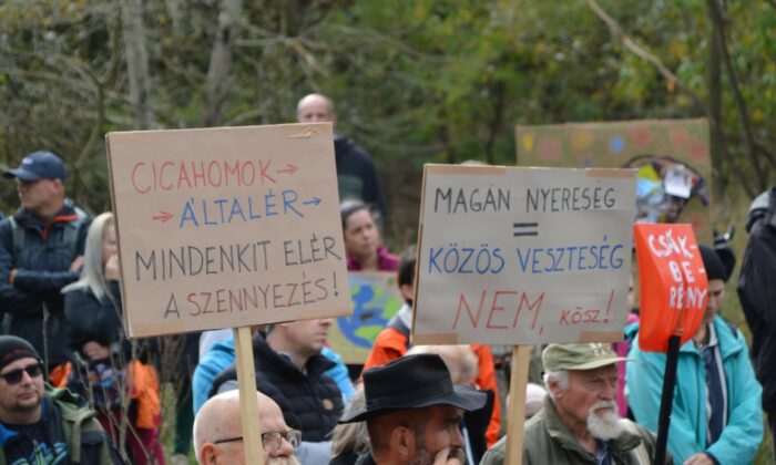 „250 ezer ember ivóvize a tét” – két önkormányzat is tiltakozik a pusztavámi bányató feltöltése ellen