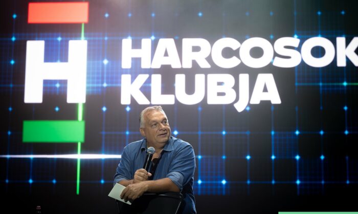 A kormányproganda szárnyal, a Szabad Európa megszűnik