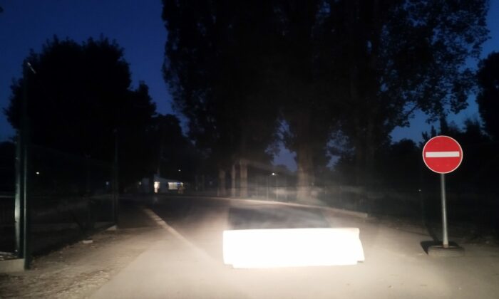 Útlezárásokkal küzd Veresegyház az autóáradat ellen, egyelőre kevés sikerrel