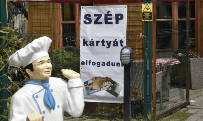 Drasztikus adóemeléssel küldte padlóra a cafeteria-rendszert a kormány