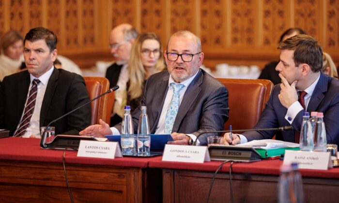 Környezethasználati engedély nélkül is működhet a gödi akkugyár az Energiaügyi Minisztérium szerint