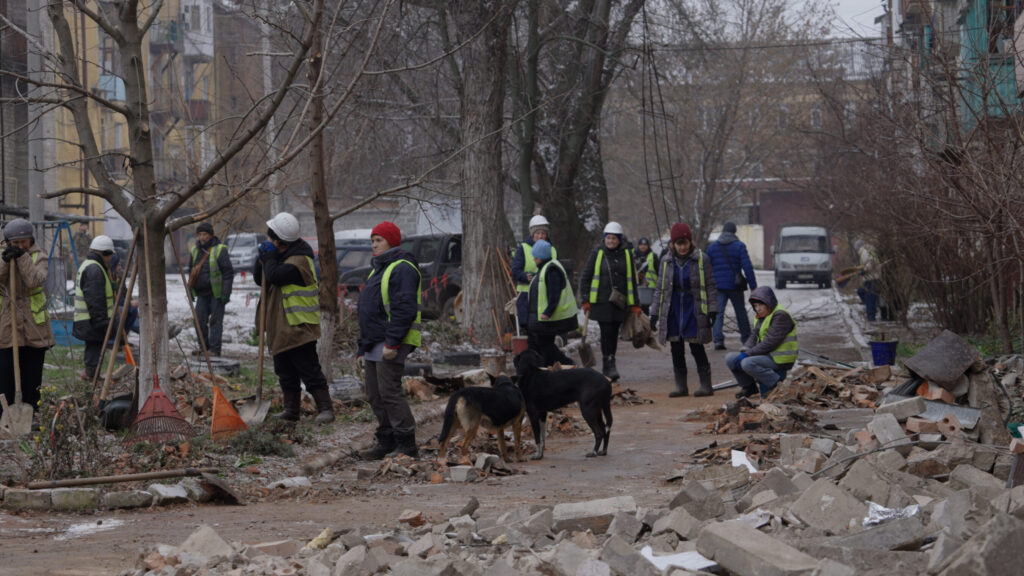 Romok eltakarítása Kramatorszkban