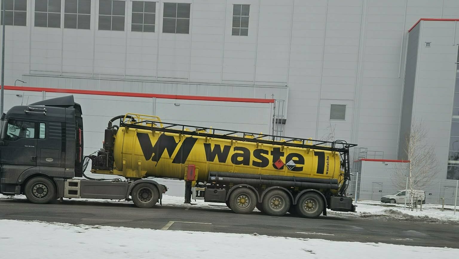 Vértesi SKKomárom tartálykocsi