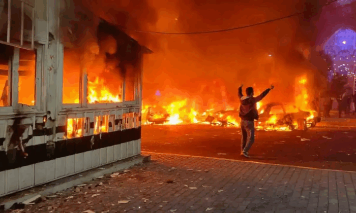 Lekapcsolták az internetet Iránban, miután milliós tömeg vonult utcára