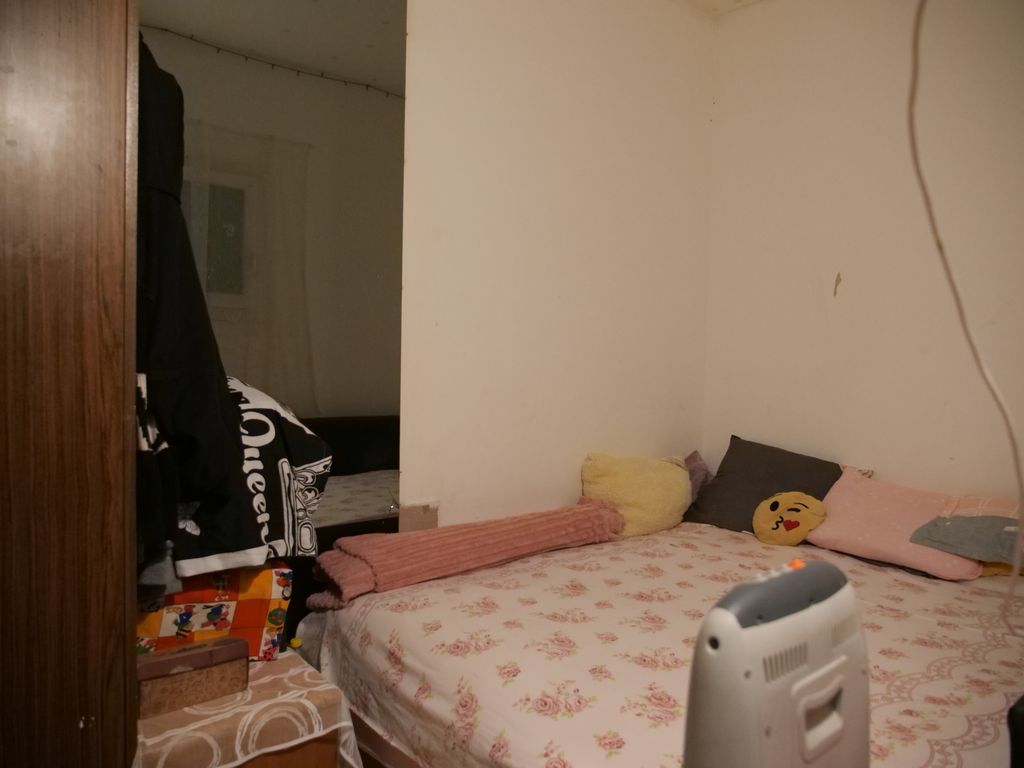 Kárpátaljai menekültek egy budafoki munkásszállón