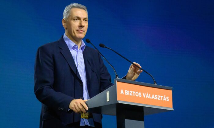 Miközben Lázár szerint a vasútra kell terelni a kőszállítást, Komlón felszednék a síneket