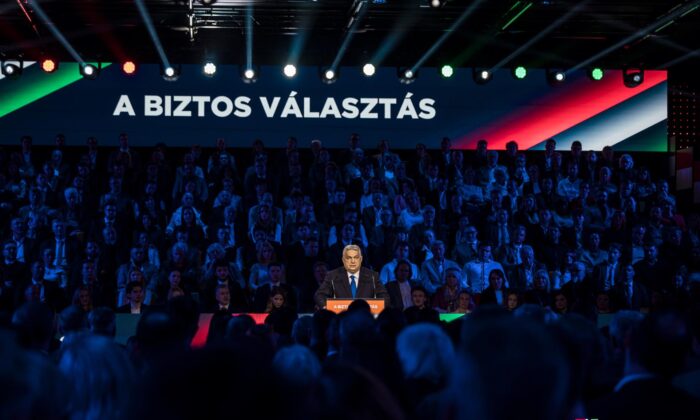Orbán Viktor már megint a független média eltakarítására készül
