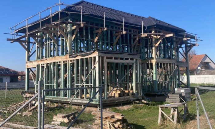 Félkész, életveszélyes házat kapott az olimpikon 91 millióért – egyre többen panaszkodnak az Imperial cégcsoportra