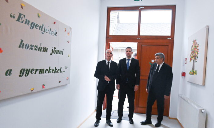 BALOG Zoltán; MOLNÁR Sándor; MENCZER Tamás