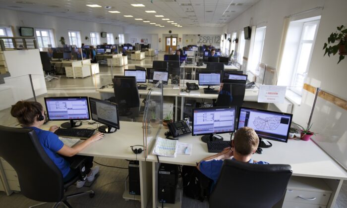 Utolsó pillanatban választanák ki a 112-es segélyhívó rendszert továbbfejlesztő céget