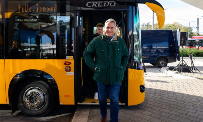 Kötelező szenzorok nélkül, kézifékhibával közlekedik több tucat új Credo busz