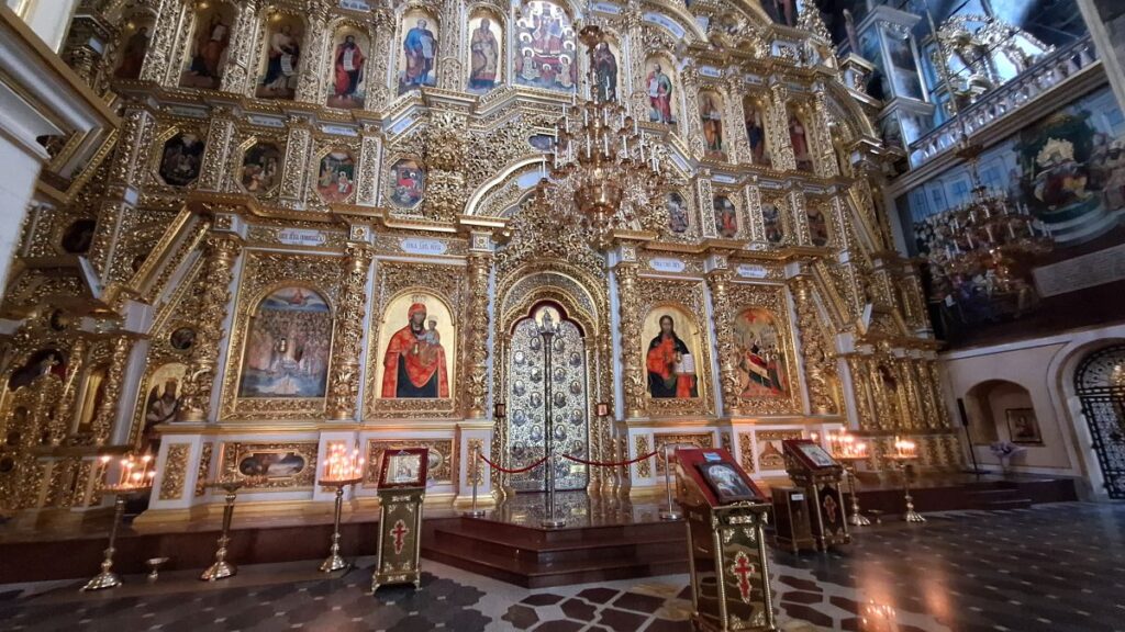 Ikonosztáz a Nagyboldogasszony-székesegyházban (Pecserszka Lavra, Kijiv), archív fotó: Makai József