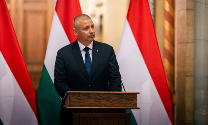 Az Orbán-kormány emberei ültek az igazgatóságban, ami engedélyt adott a Ruszin-Szendi által használt villára