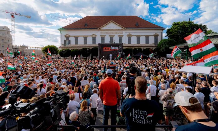 A jogállamért tüntetett a Fidesz, jön a Vagyonvisszaszerzési Hivatal