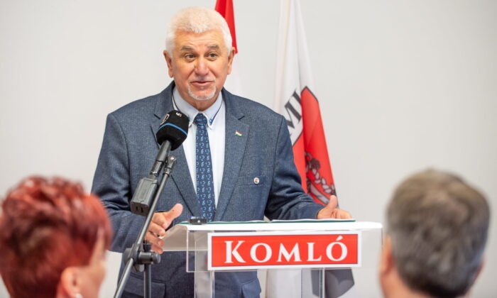 Kirúgta a komlói polgármester a jegyzőt, aki előtte hűtlen kezelés miatt tett feljelentést