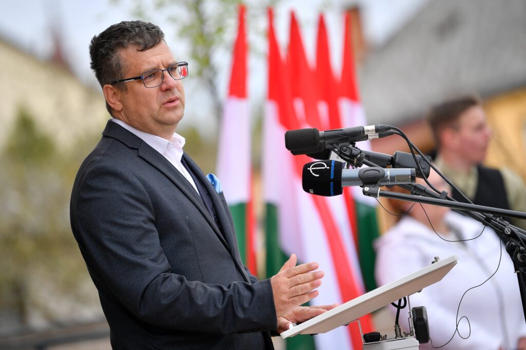 SESZTÁK Miklós