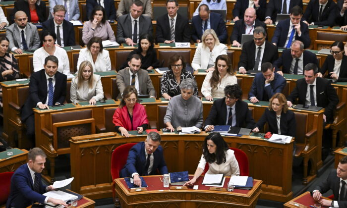 ORBÁN Anita; MAGYAR Péter