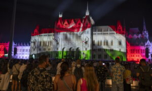 Augusztus 20. Fényfestés a Parlamenten, elektronikus zenei k